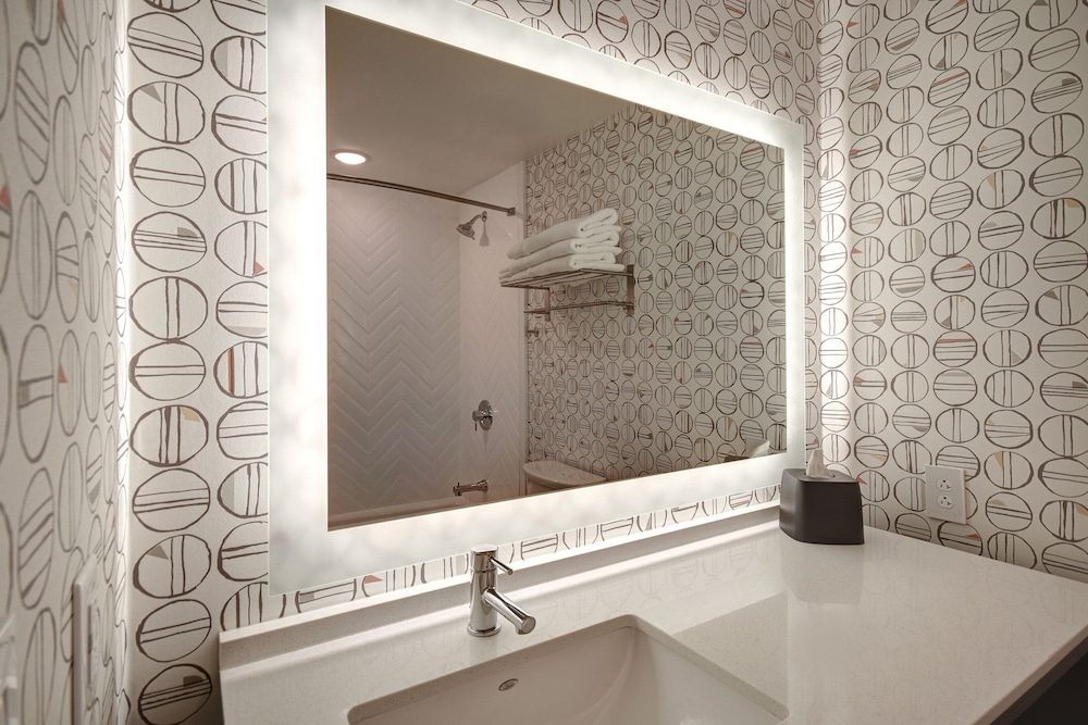 Holiday Inn Erie 22/64