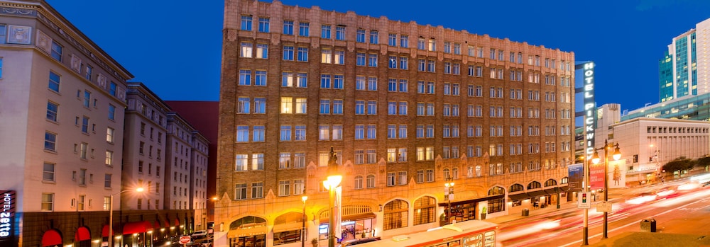 The Pickwick Hotel 10/62
