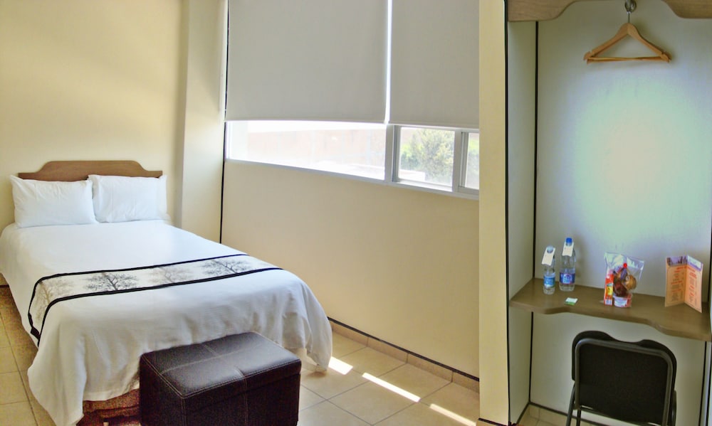 Hotel Mateos 1215 18/42