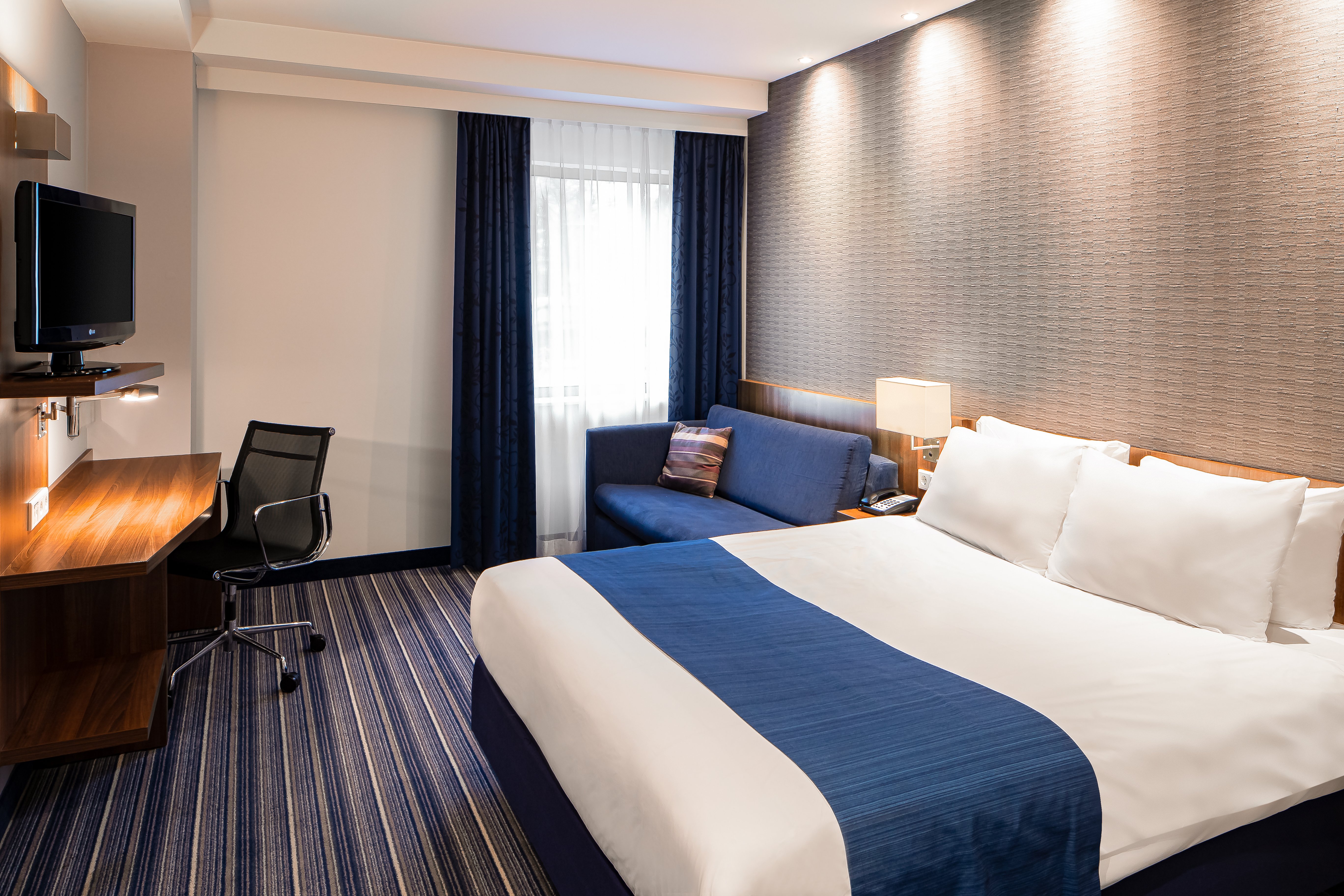 HOLIDAY INN EXPRESS ARNHEM 10/45
