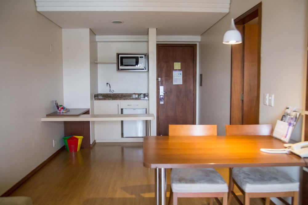 Mercure Curitiba Golden Hotel 58/79