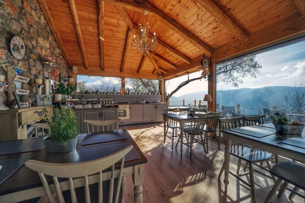 Almond House Suites Arachova 35/50