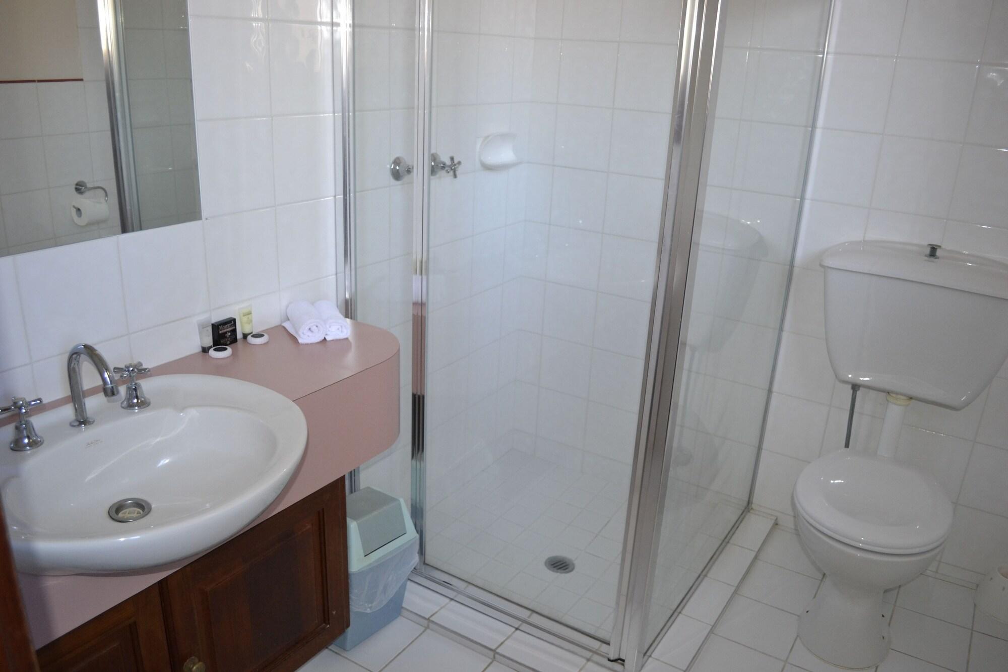 Sunnymead Hotel 43/48
