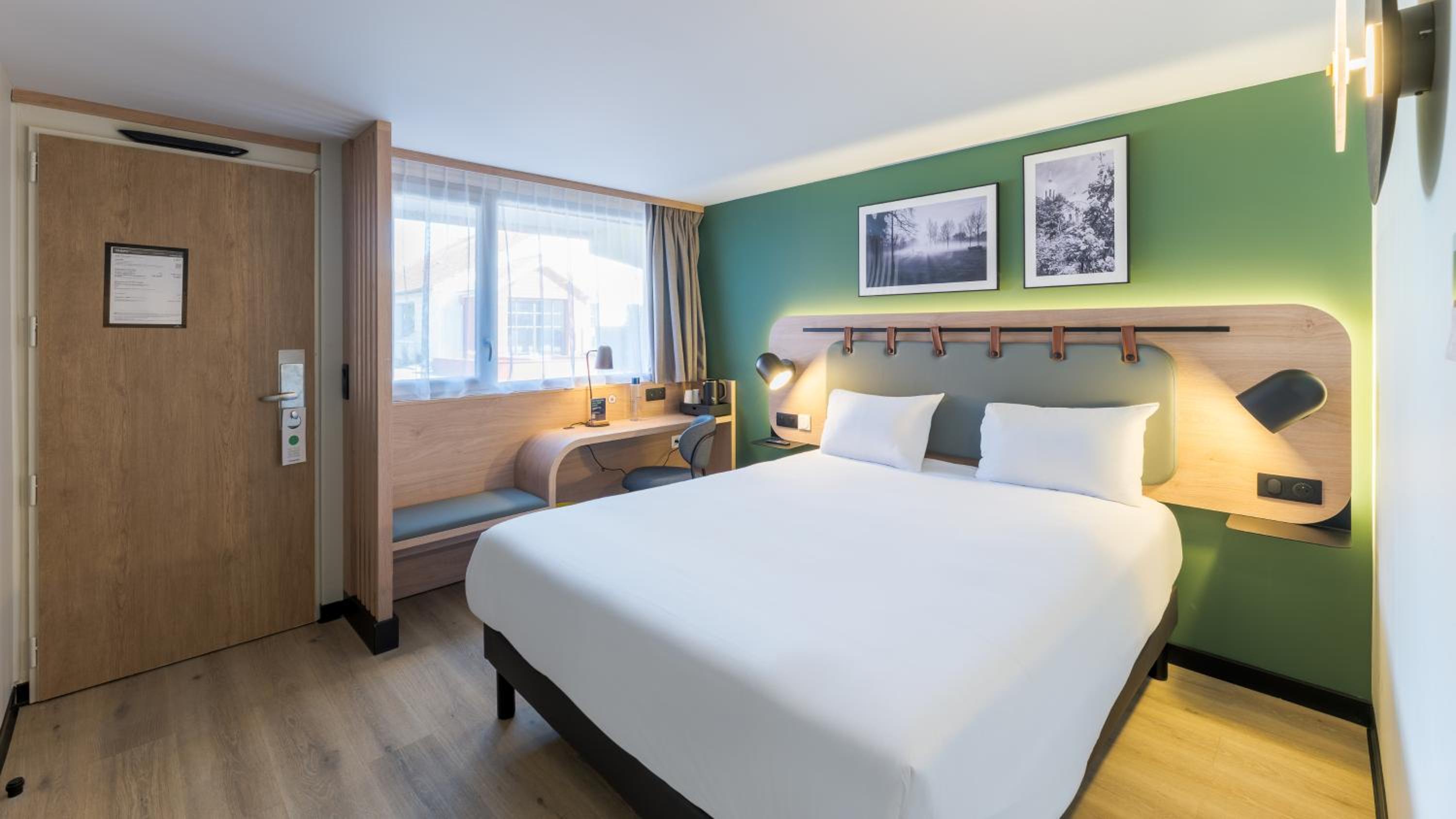Deluxe, Queen Bed, Private Garden