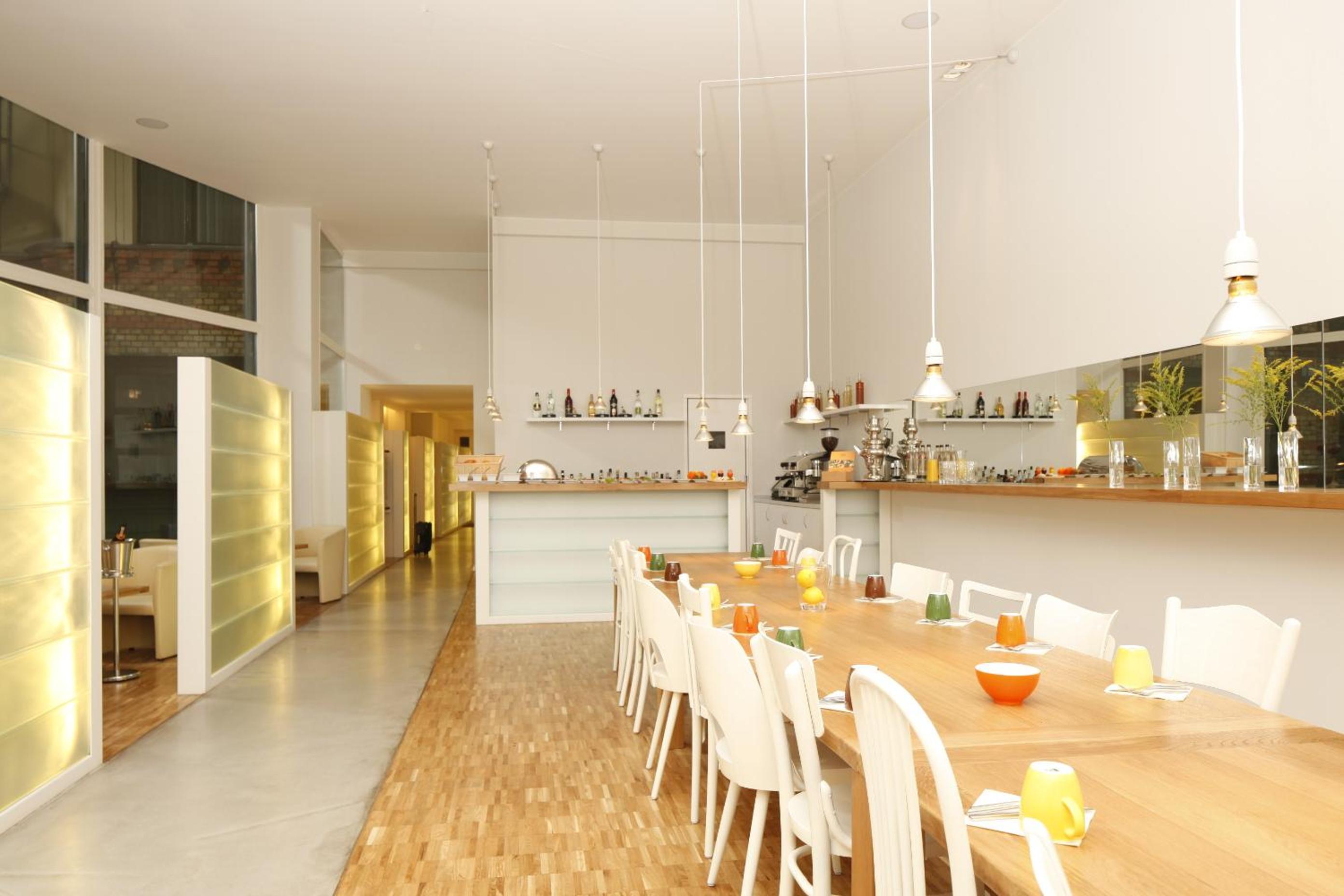 Hotel 38 35/49