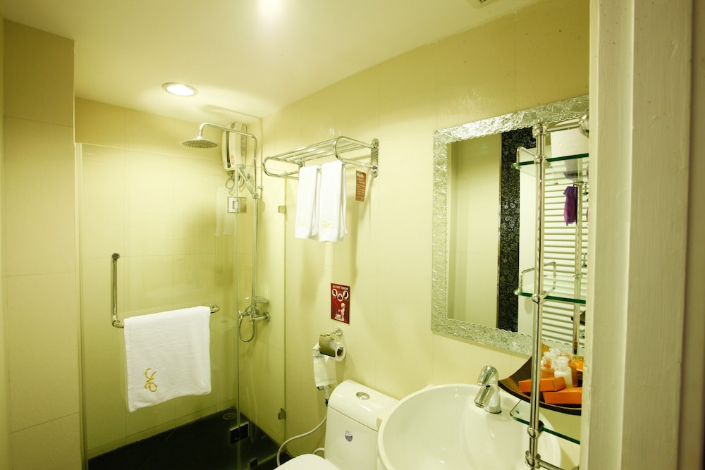 Mirth Sathorn Hotel 38/39