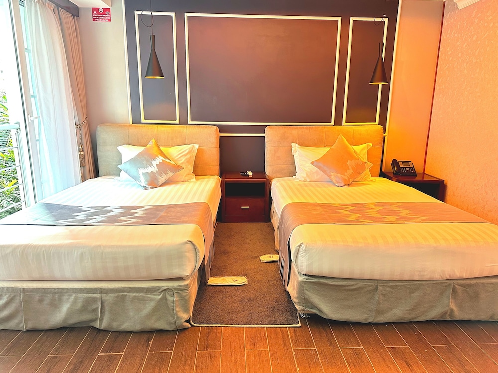 DELUXE, STUDIO, SUITE, KING BED