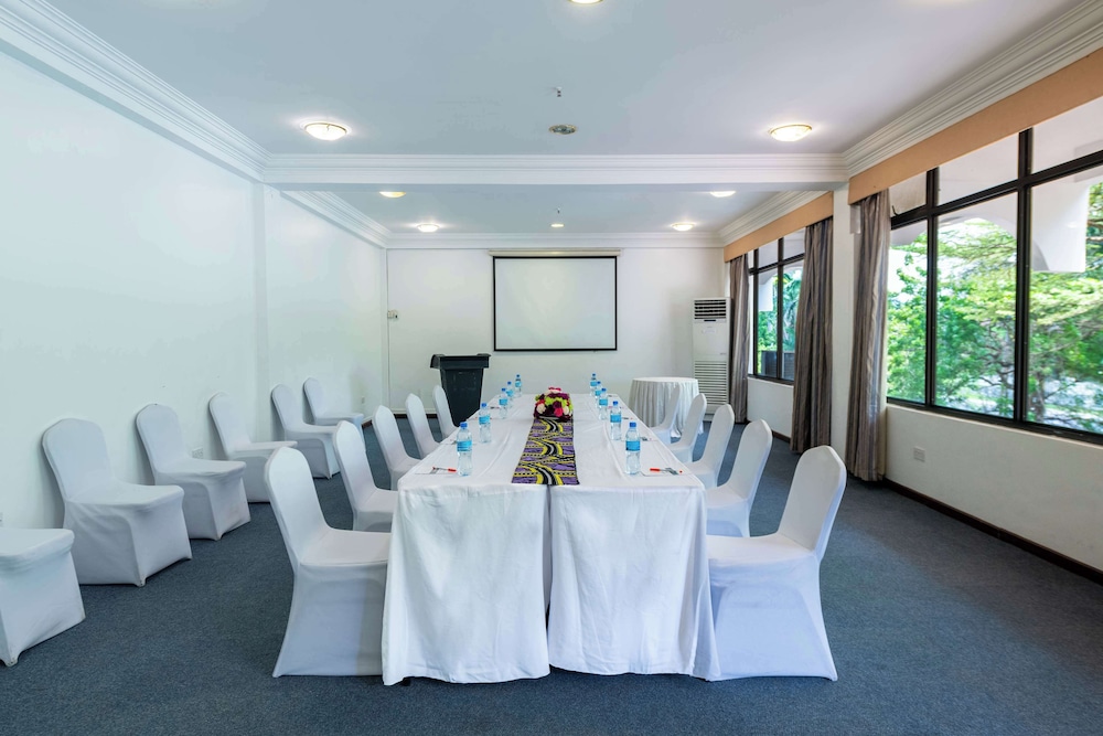 Golden Tulip Dar Es Salaam 60/71