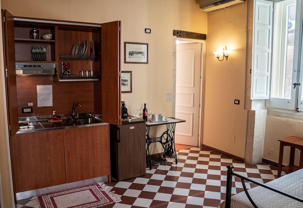 Lakkios Residence B B 48/73