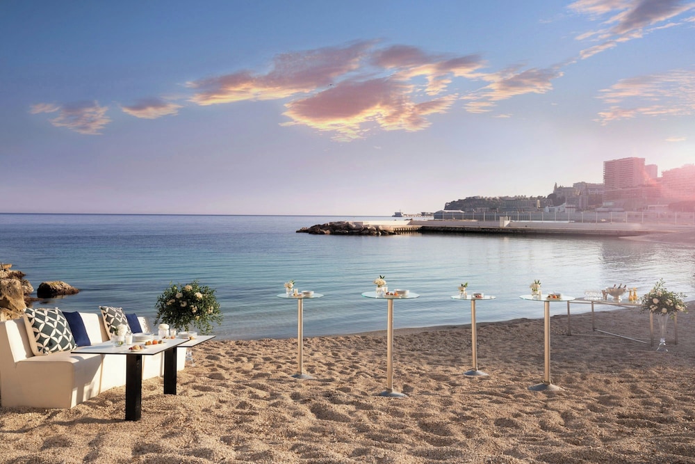 Le Meridien Beach Plaza 70/75