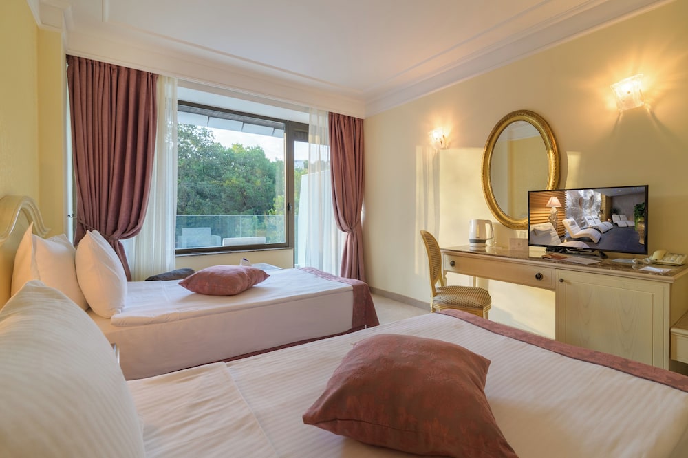 Palace Hotel 8/50