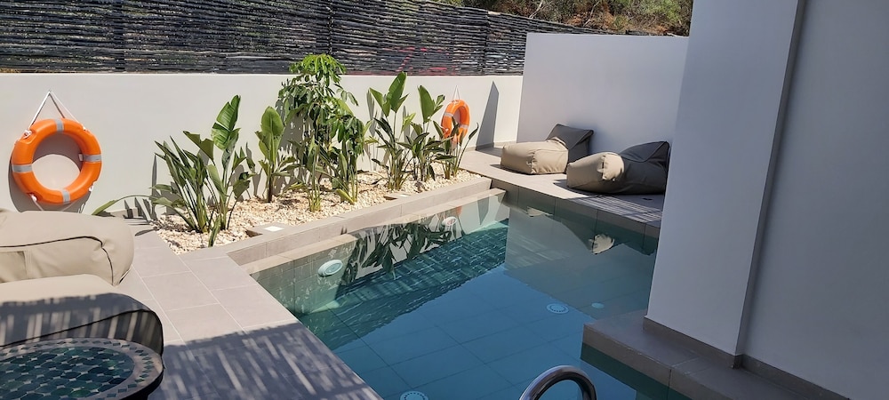 Napa Mermaid Hotel Suites 83/90