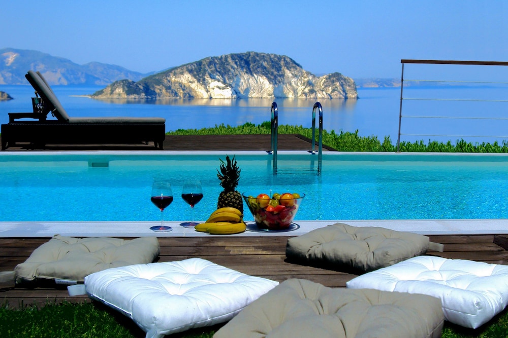 Exensian Villas & Suites 34/44