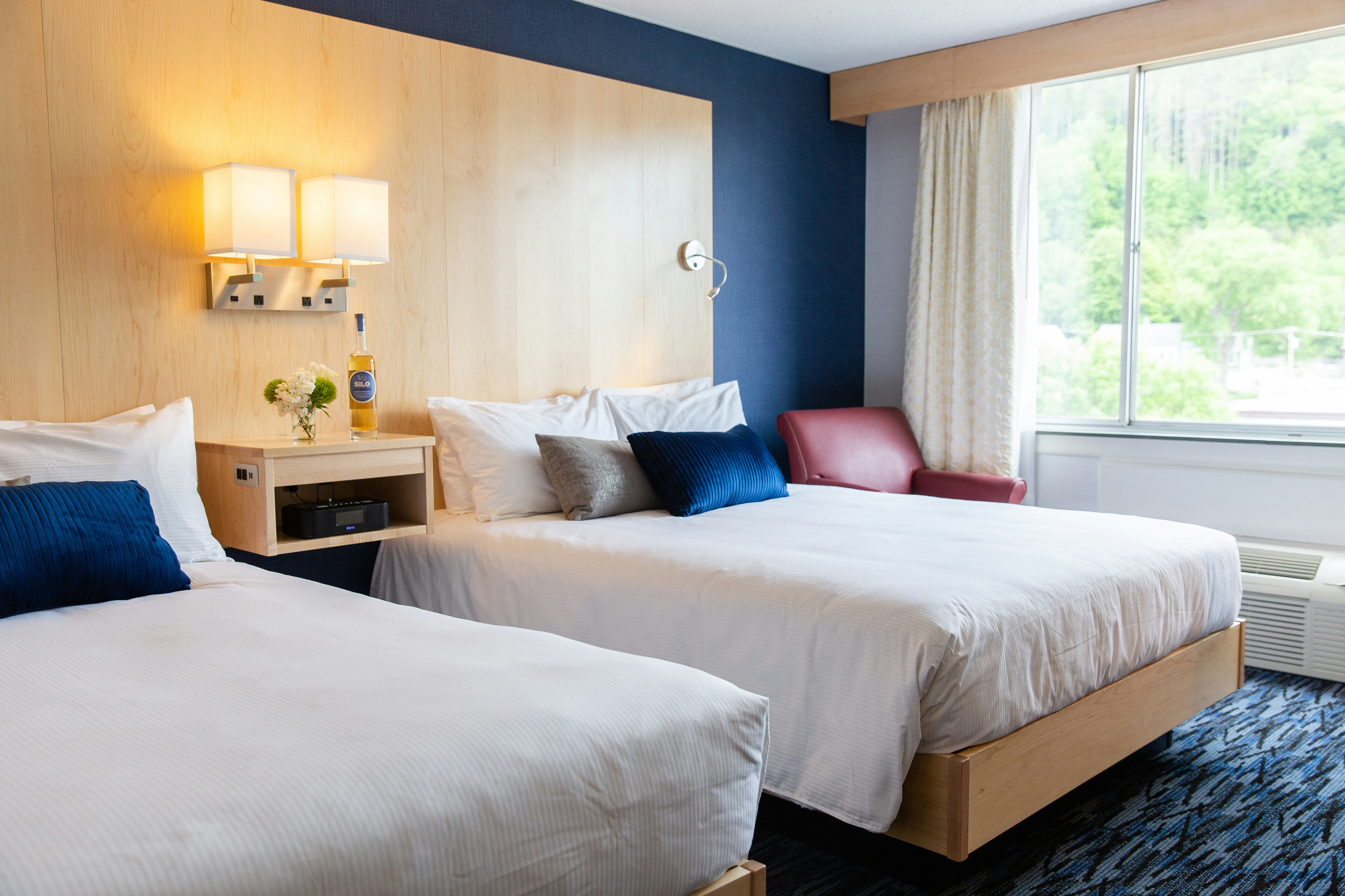 Room, 2 Queen Beds, Corner
