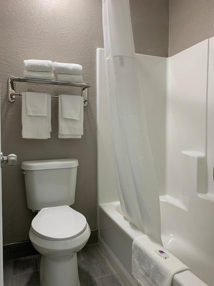Studio6 Meridian, MS – Bonita Lakes 39/47