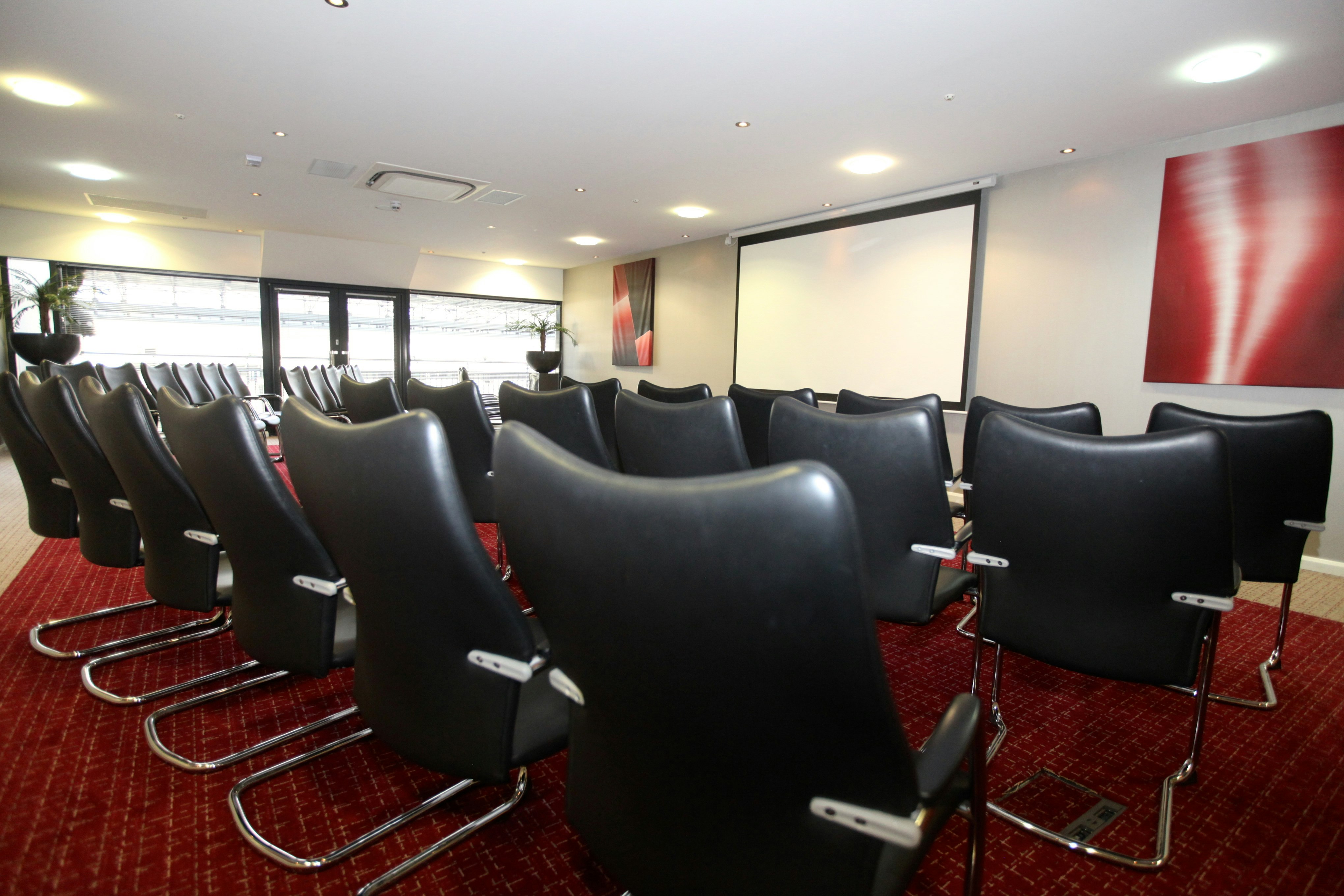 Doubletree By Hilton Milton Keynes 74/83