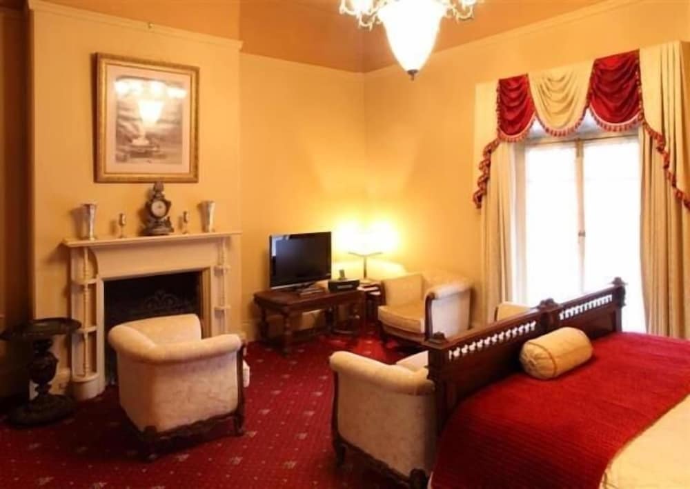 Rose & Crown Hotel 36/49