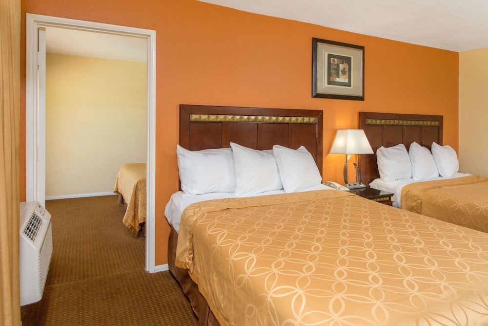 Days Inn by Wyndham Palm Springs 9/25