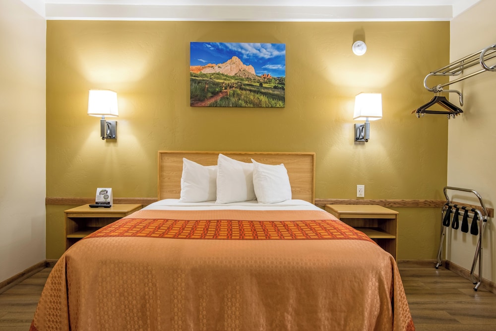 Glenwood Springs Cedar Lodge 7/48
