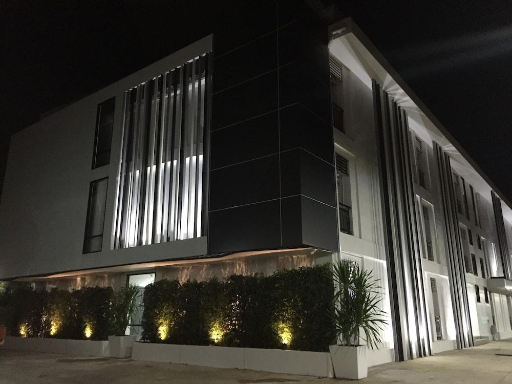 Atsakon Hotel 1/25