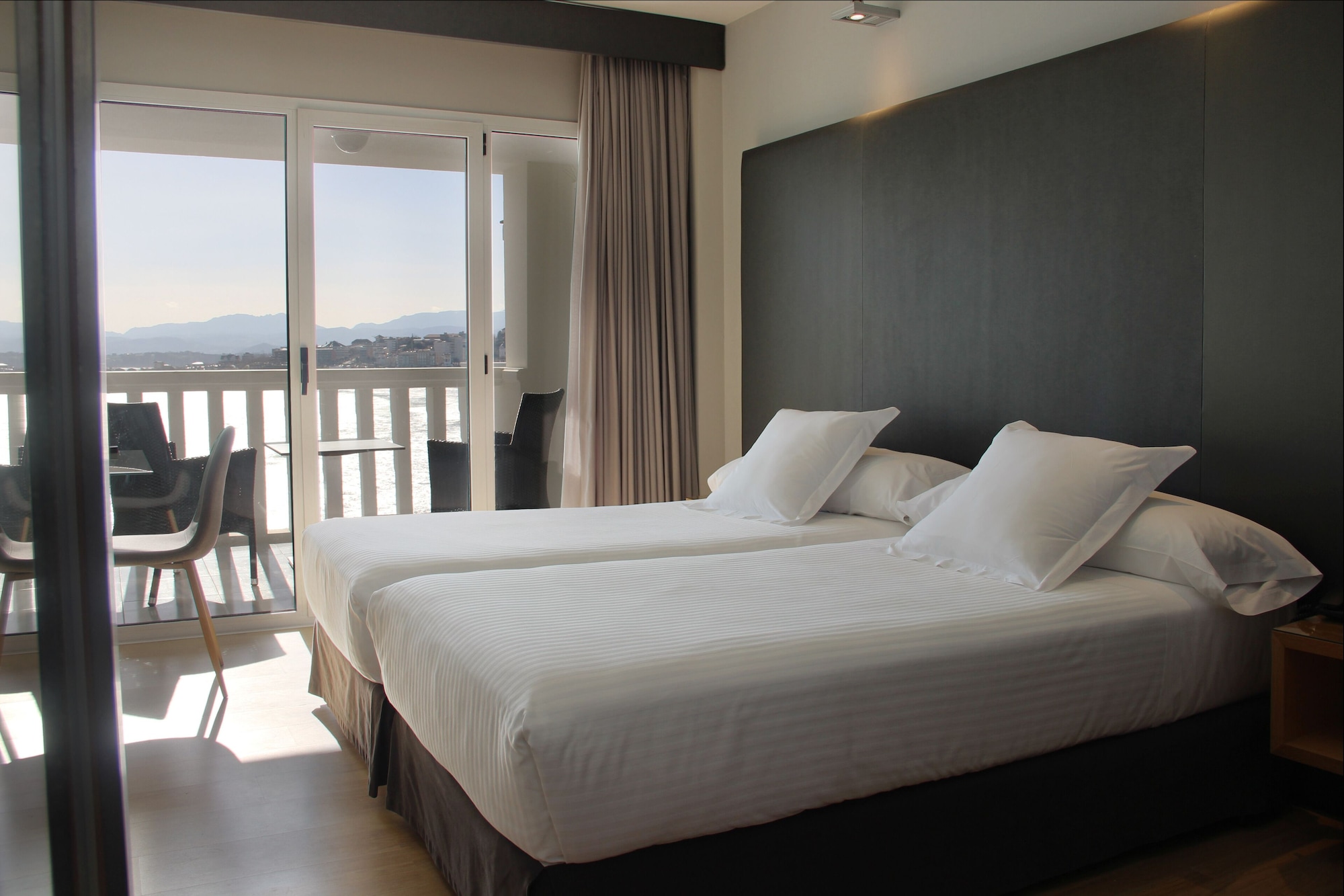 ROOM, TRIPLE, TWIN BEDS, WITH EXTRA BED, SEA VIEW