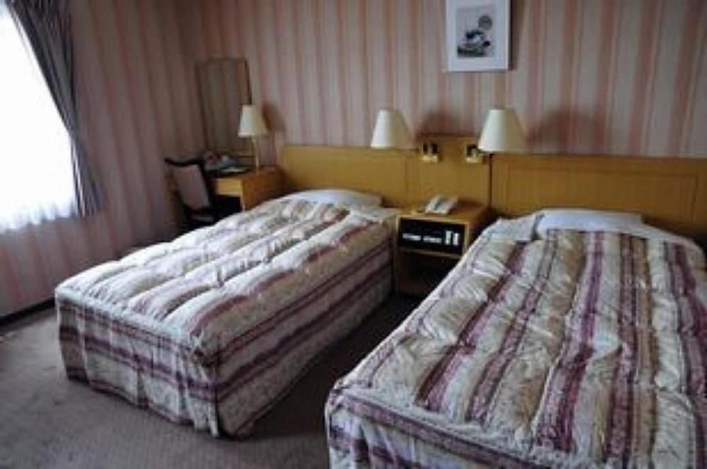 Hotel Half Time 24/46