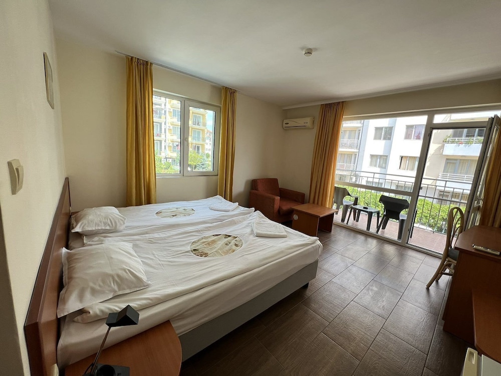 Family Hotel Romantic 6/15