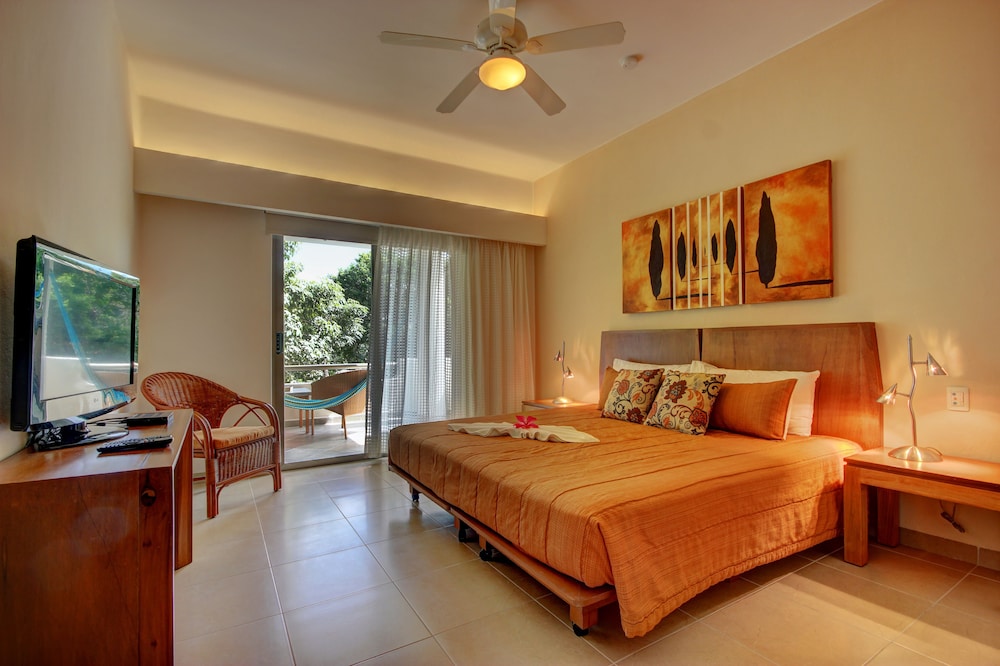 2 BEDROOMS, RIVIERA, GARDEN VIEW