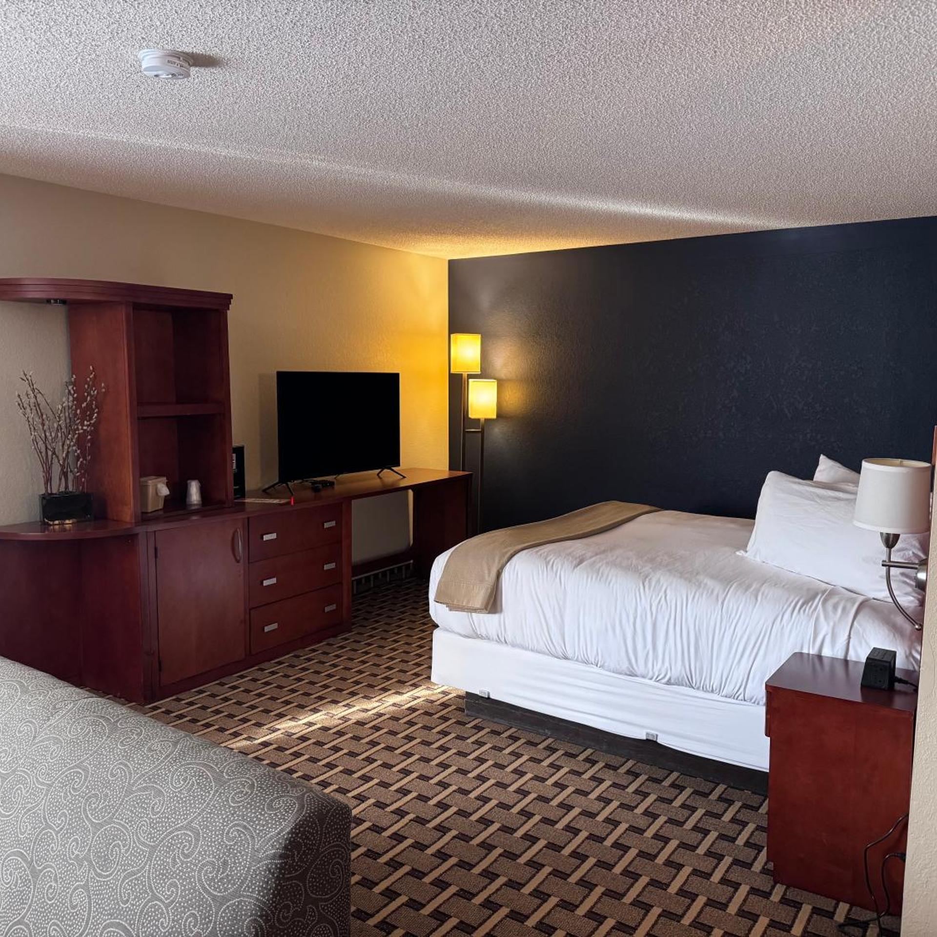 Crossroads Hotel 12/29