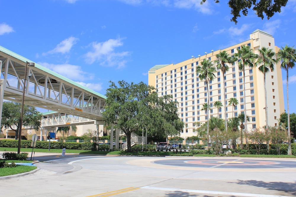 Rosen Plaza Hotel 64/68