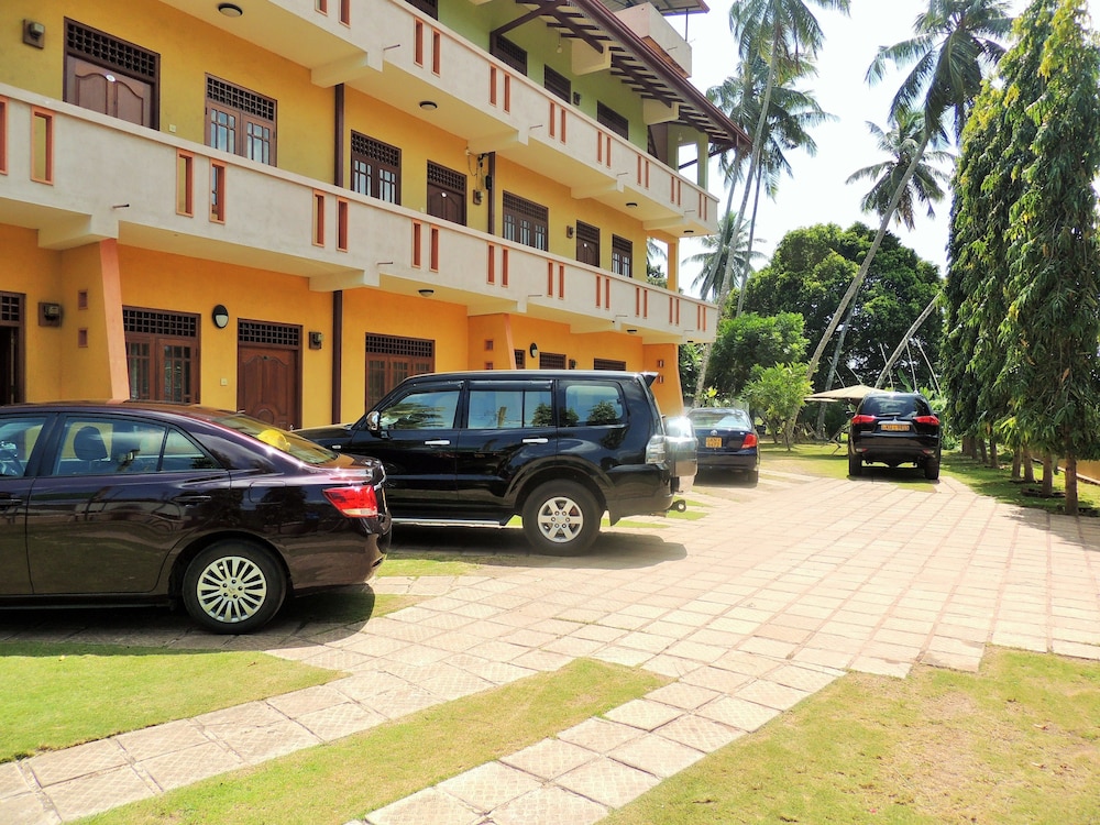 Green View Hotel 61/72