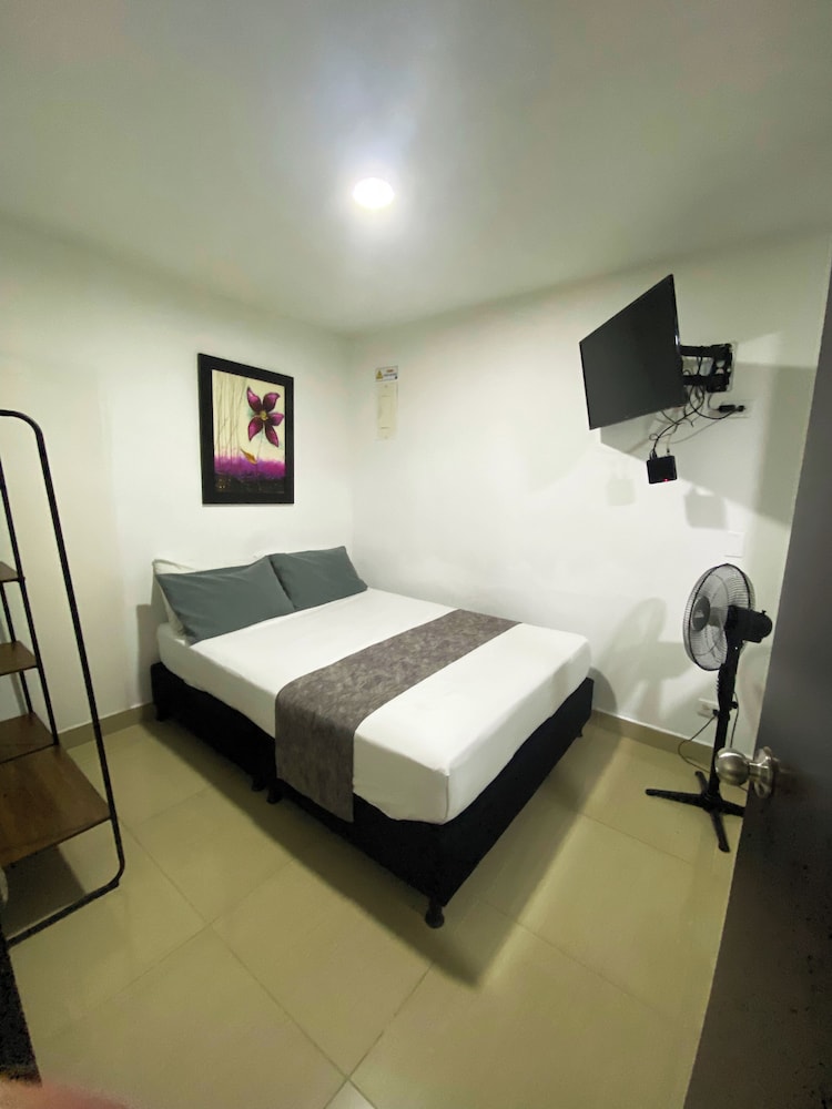 33Hotel 4/47