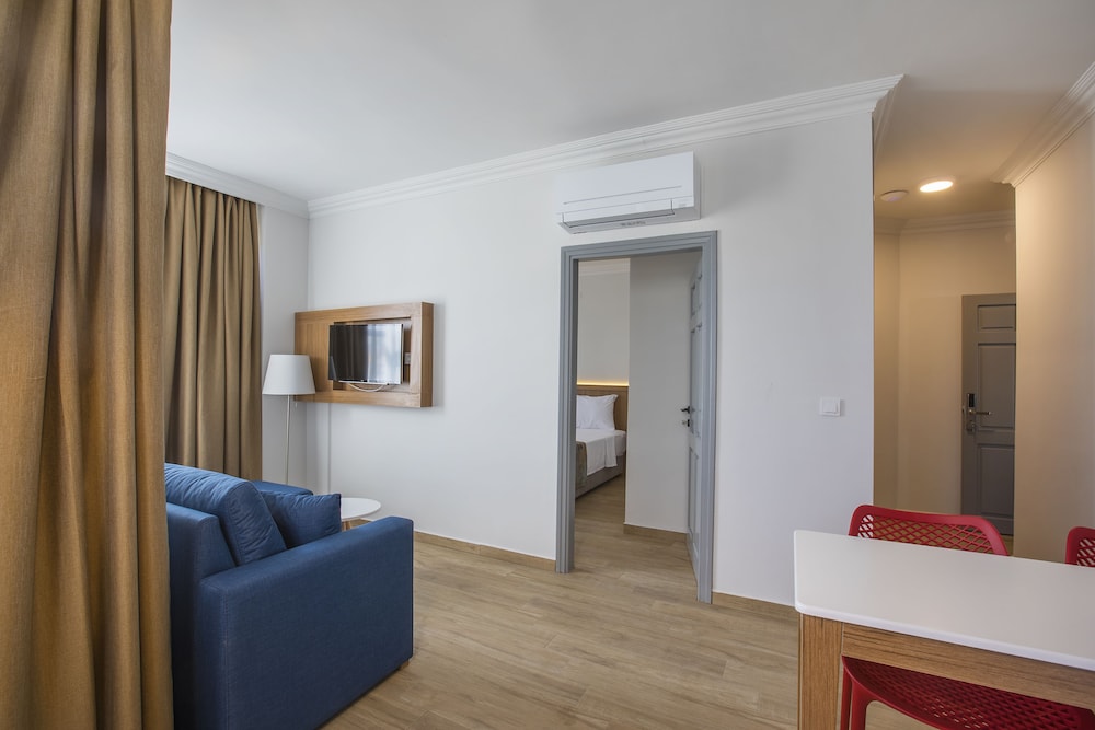Comfort Suites 27/48