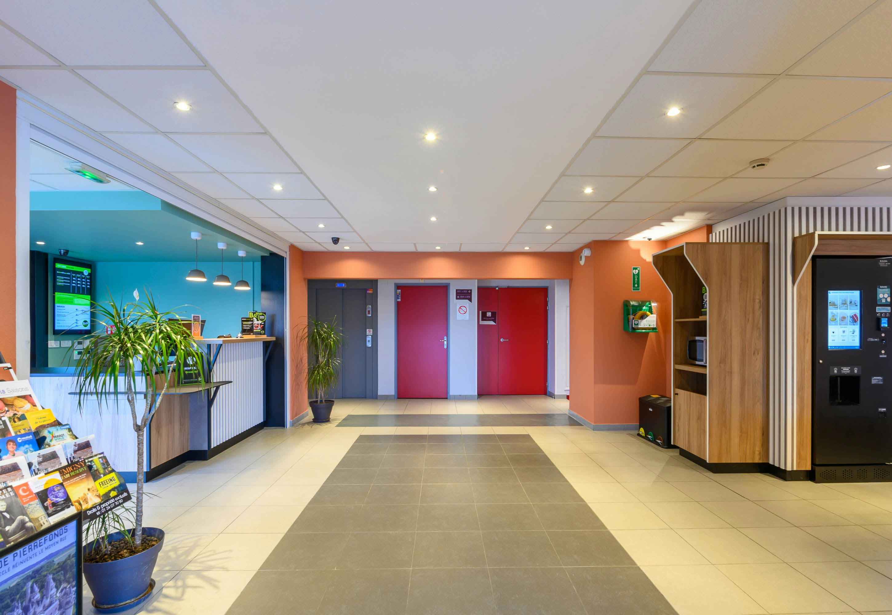 Lobby at B&B HOTEL Compiegne Thourotte, THOUROTTE