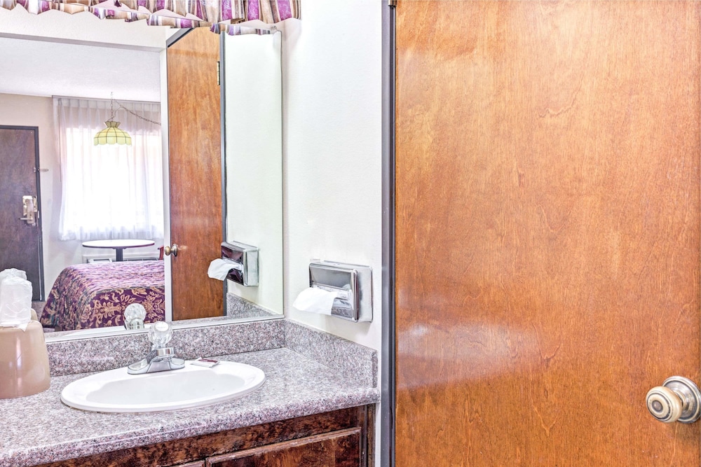 Vantage Point Inn - Woodland Hills 21/26