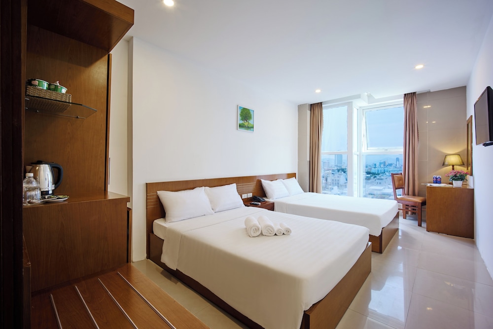Golden Light Hotel 26/51