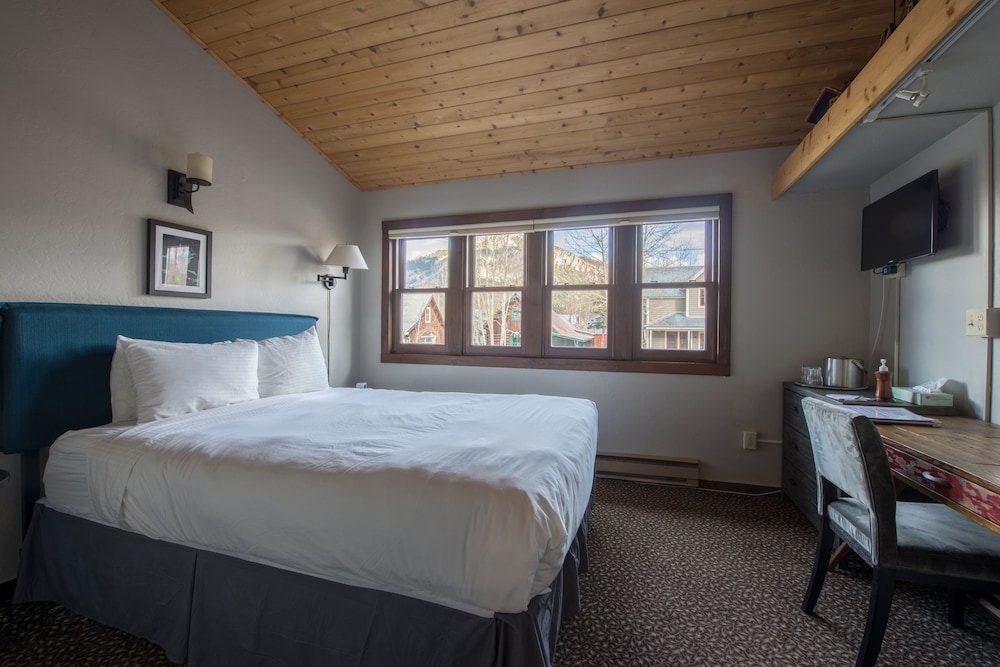 ELK MOUNTAIN LODGE 28/61