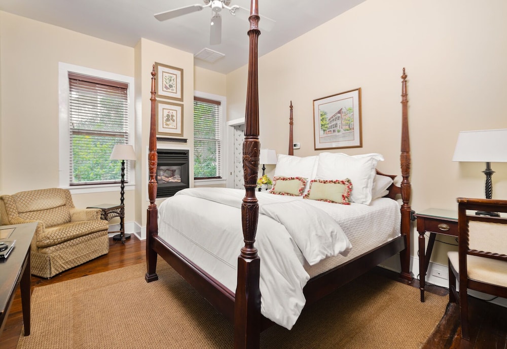 Rhett House Inn 15/50