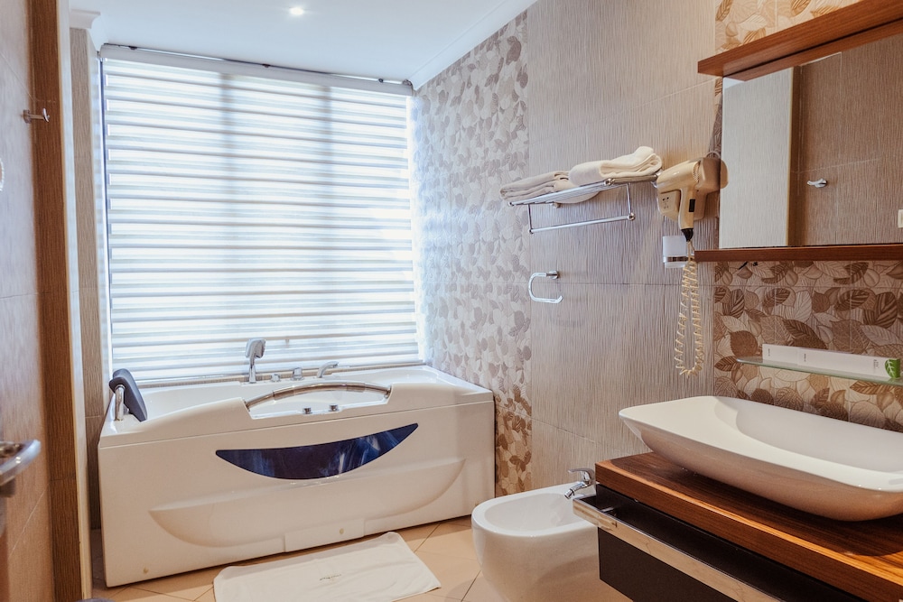 Tanga Beach Resort & Spa 48/50