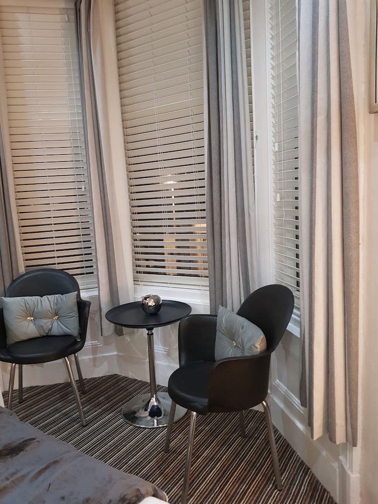 Rock Dene Hotel - Guest House 40/50