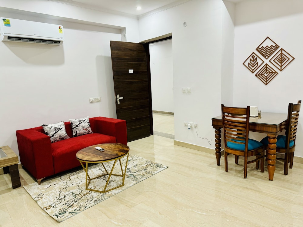 ZEN Suites Golf Course Road 32/50