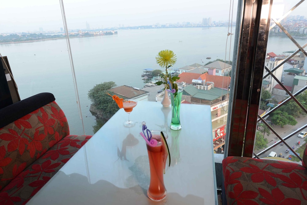 Sunset Westlake Hanoi Hotel 61/74