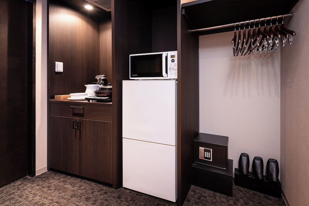 Rinn Sanjo Ohashi East 62/69