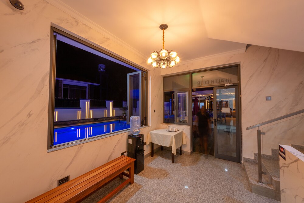 Emperor Hotels 25/39