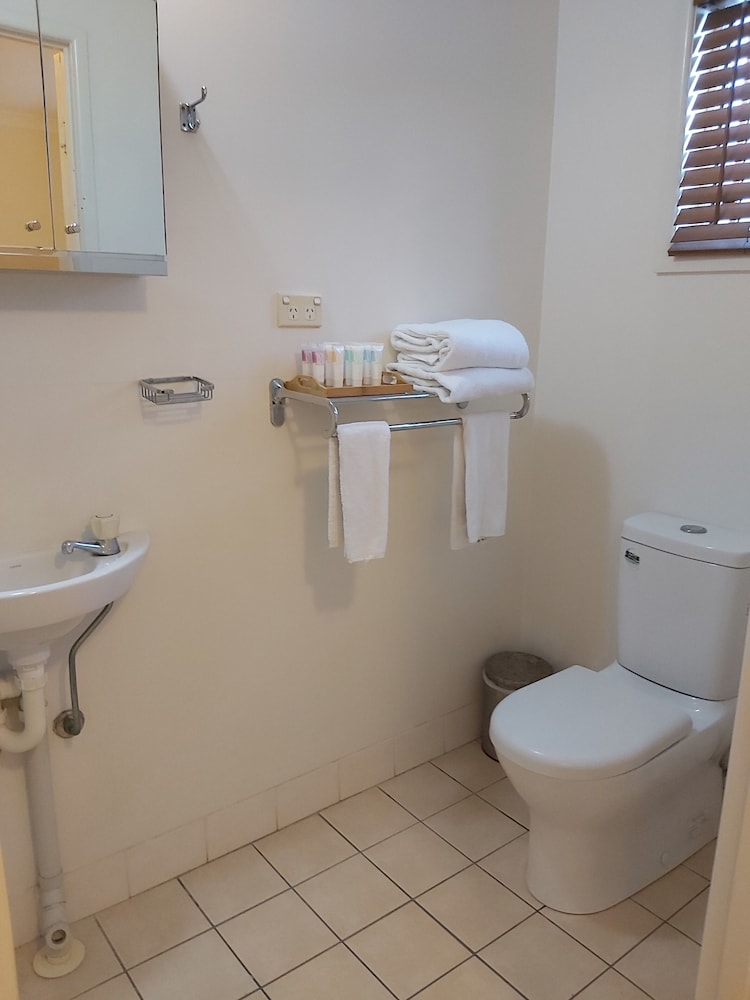 The Cosmopolitan Motel Serviced Apartments 40/48