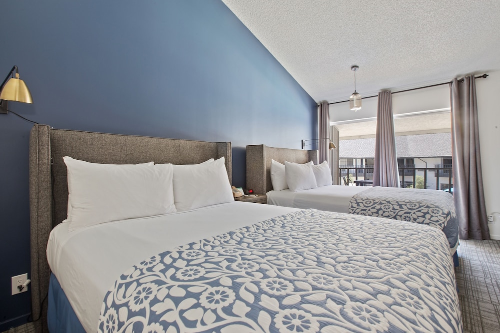 Superior, 2 Queen Beds, Pool View, Balcony or Patio