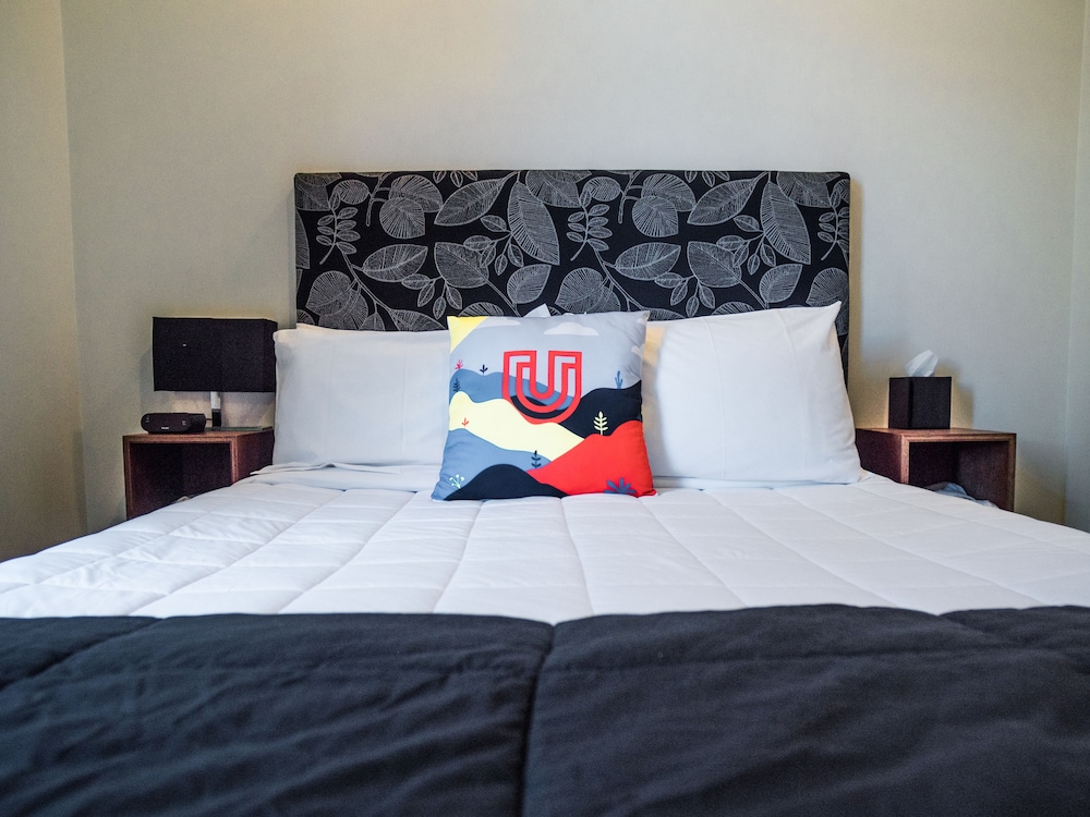 Studio, Queen Bed, Private Bathroom