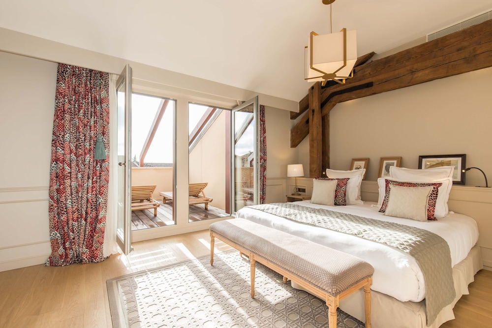 Junior Suite, Queen Bed, Garden or Balcony