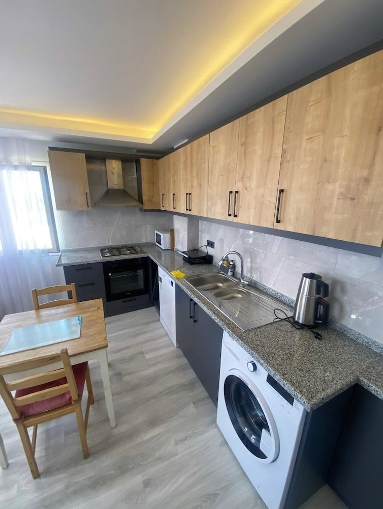 Mavi Restaurant & Apartments 3 10/50