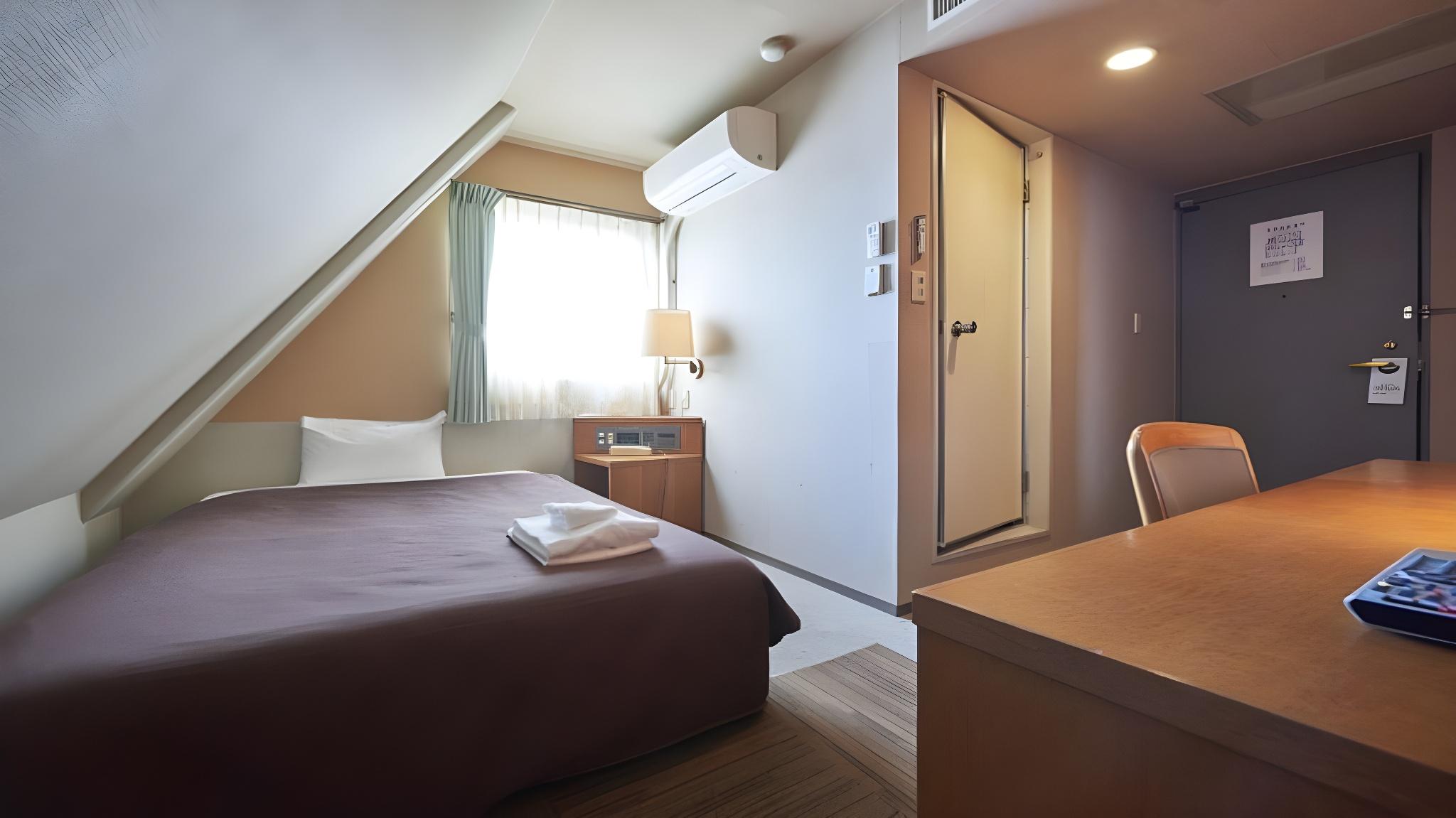 Semi Room, Semi Double Bed, Attic, Smoking
